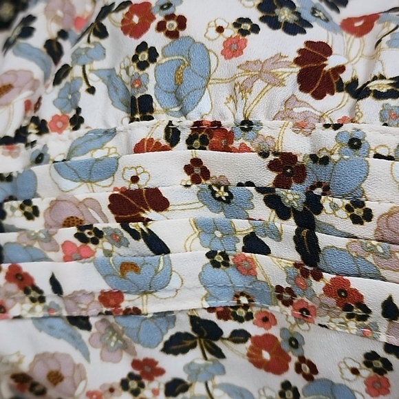 Lauren Conrad Long Sleeves Floral Blouse / Size M - Picture 11 of 13